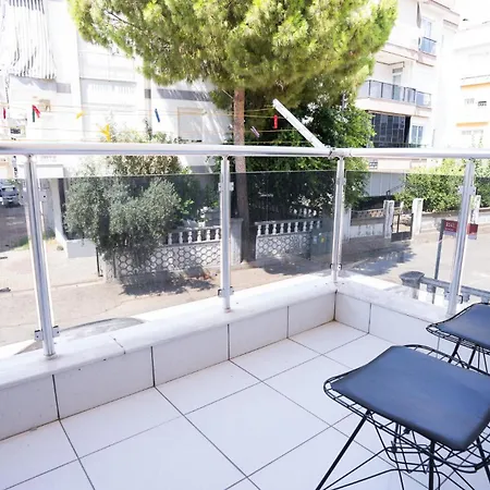 Sea Breeze Apartment *